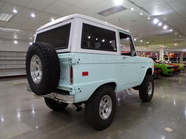 Photo of 1975 Sea foam Green Ford Bronco