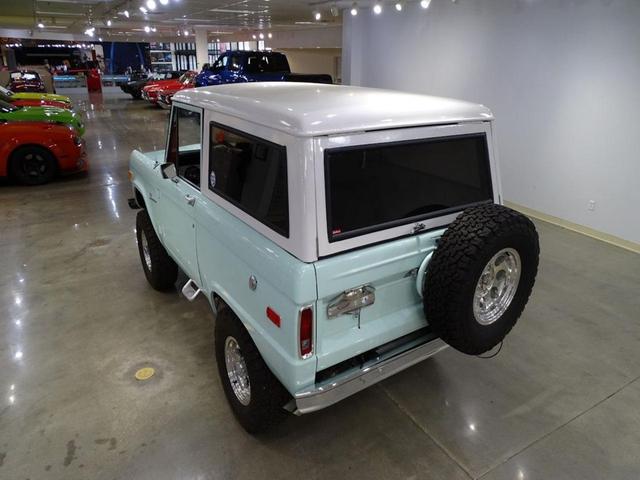 Photo of 1975 Sea foam Green Ford Bronco