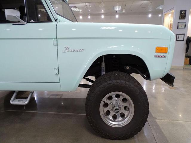 Photo of 1975 Sea foam Green Ford Bronco