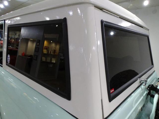 Photo of 1975 Sea foam Green Ford Bronco