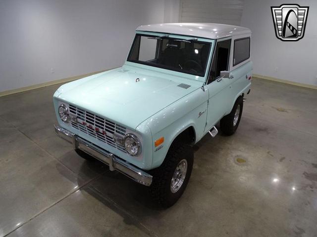 Photo of 1975 Sea foam Green Ford Bronco