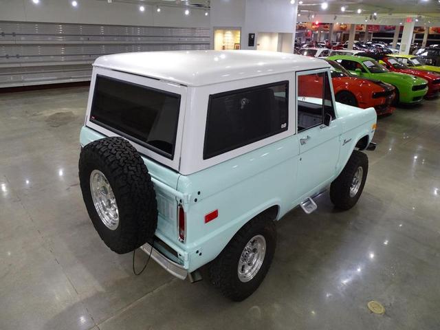 Photo of 1975 Sea foam Green Ford Bronco