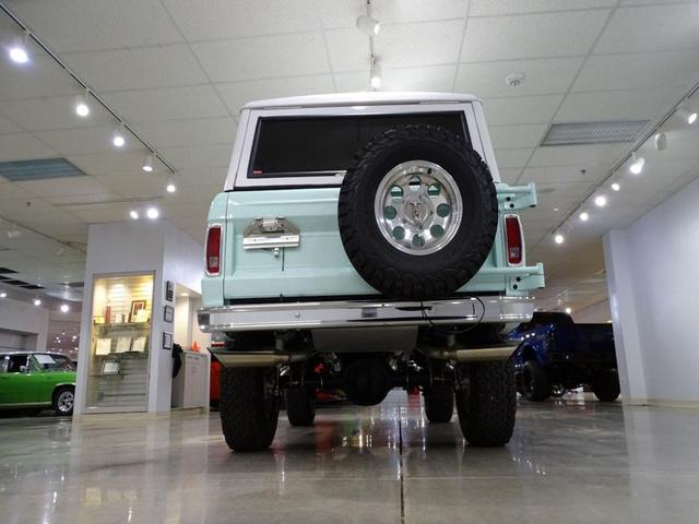 Photo of 1975 Sea foam Green Ford Bronco