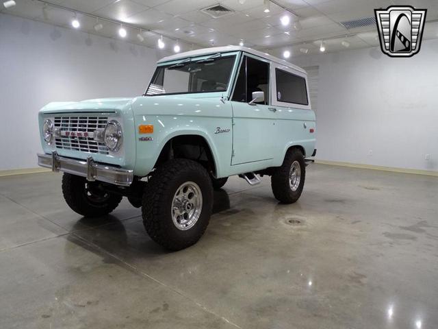 Photo of 1975 Sea foam Green Ford Bronco
