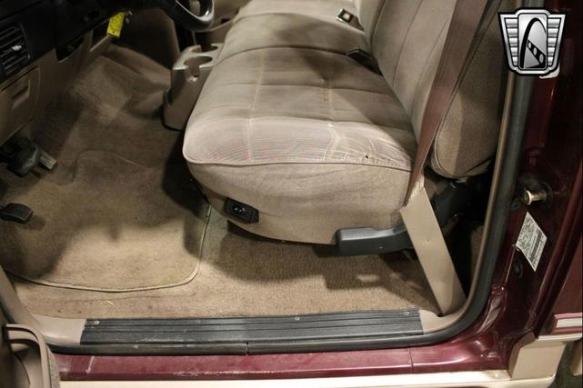 Photo of 1996 Maroon Ford F-150