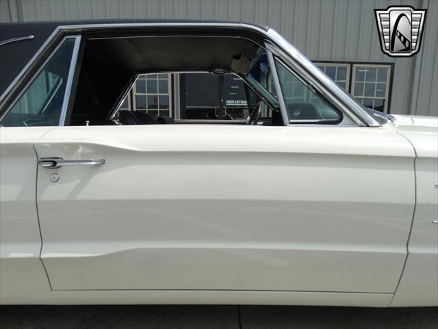 Photo of 1965 White Ford Thunderbird