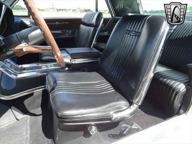 Photo of 1965 White Ford Thunderbird