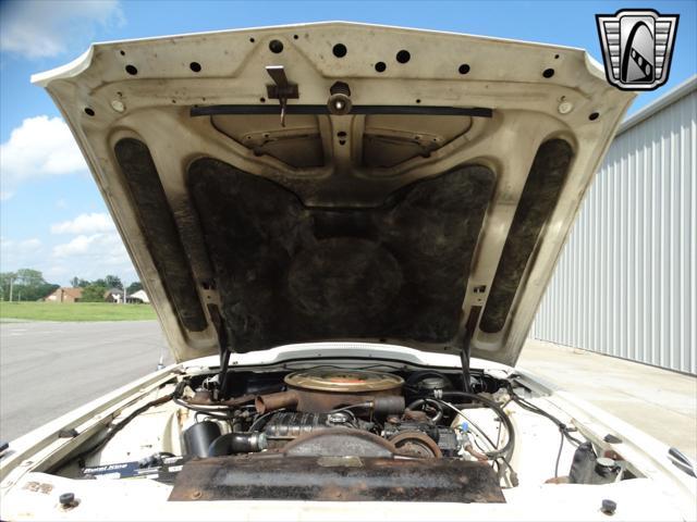 Photo of 1965 White Ford Thunderbird
