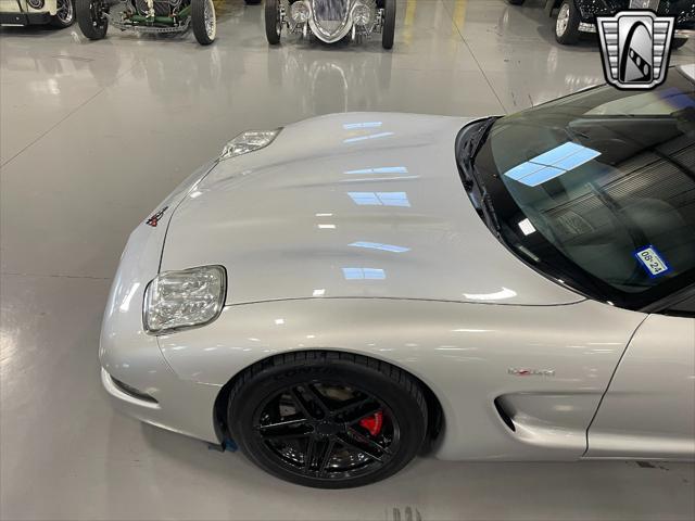 Photo of 2002 Silver Chevrolet Corvette