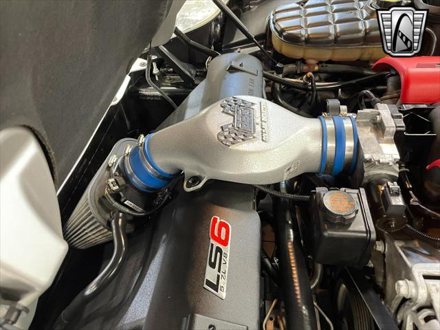 Photo of 2002 Silver Chevrolet Corvette