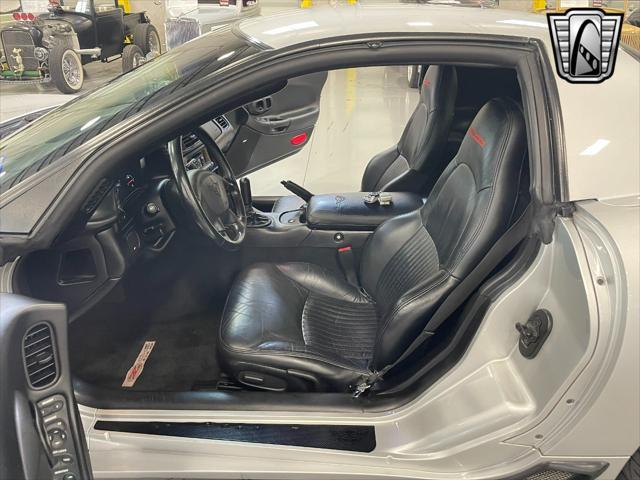 Photo of 2002 Silver Chevrolet Corvette