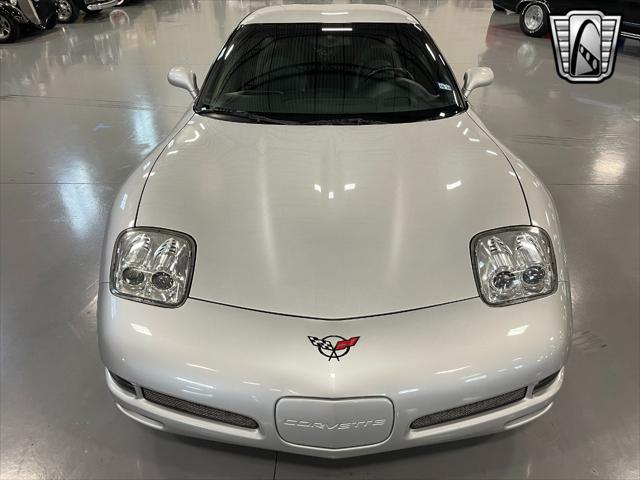 Photo of 2002 Silver Chevrolet Corvette