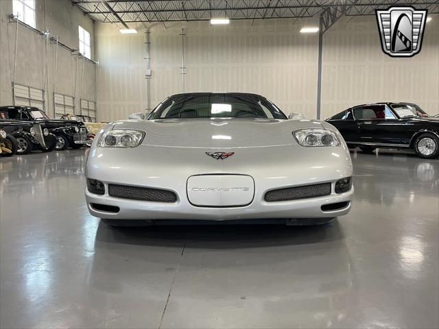 Photo of 2002 Silver Chevrolet Corvette