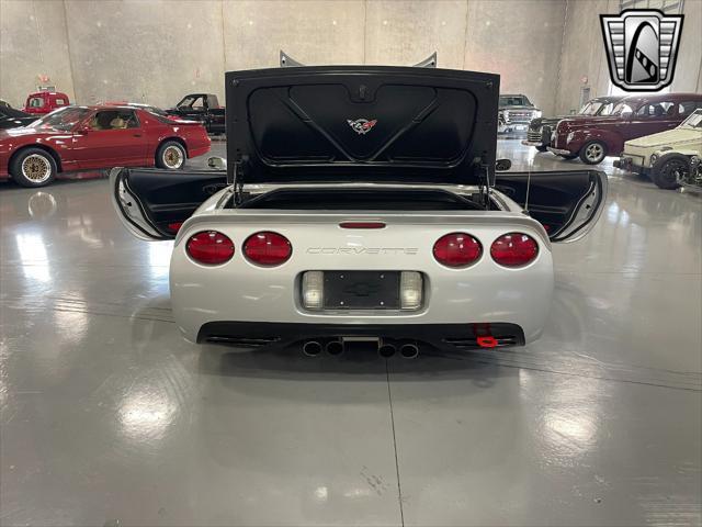 Photo of 2002 Silver Chevrolet Corvette