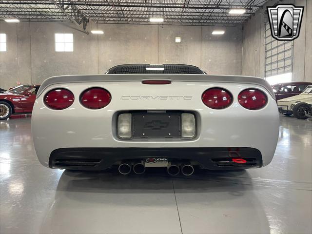 Photo of 2002 Silver Chevrolet Corvette