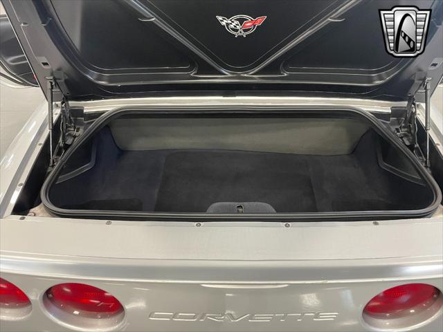 Photo of 2002 Silver Chevrolet Corvette