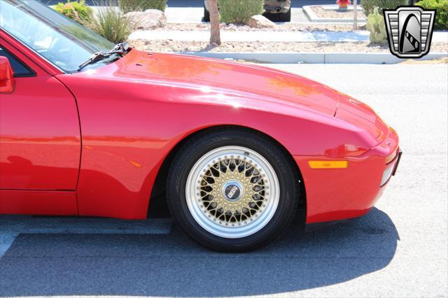 Photo of 1985 Red Porsche 944