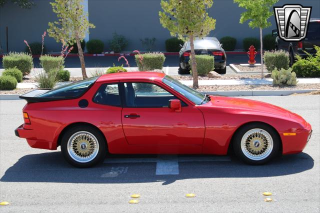Photo of 1985 Red Porsche 944