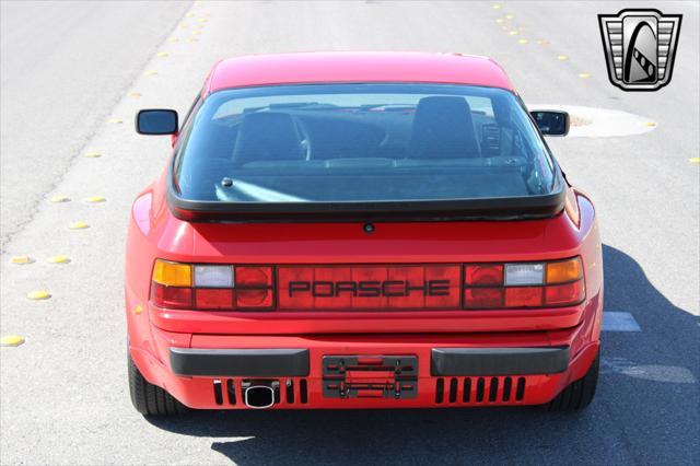 Photo of 1985 Red Porsche 944