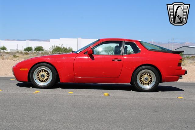 Photo of 1985 Red Porsche 944