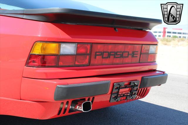 Photo of 1985 Red Porsche 944
