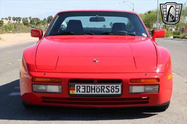 Photo of 1985 Red Porsche 944
