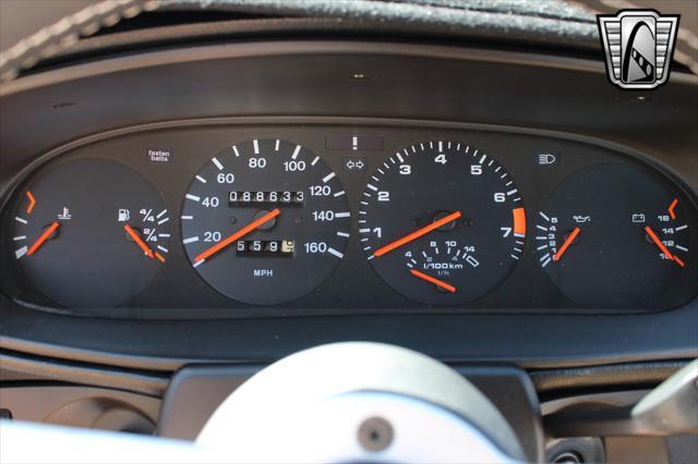 Photo of 1985 Red Porsche 944