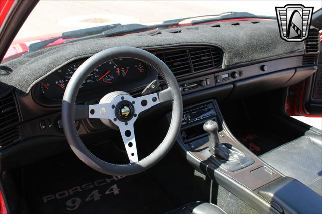 Photo of 1985 Red Porsche 944