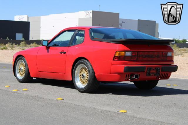 Photo of 1985 Red Porsche 944
