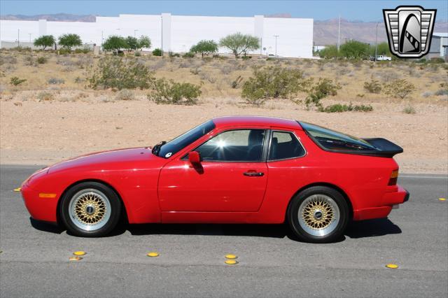 Photo of 1985 Red Porsche 944