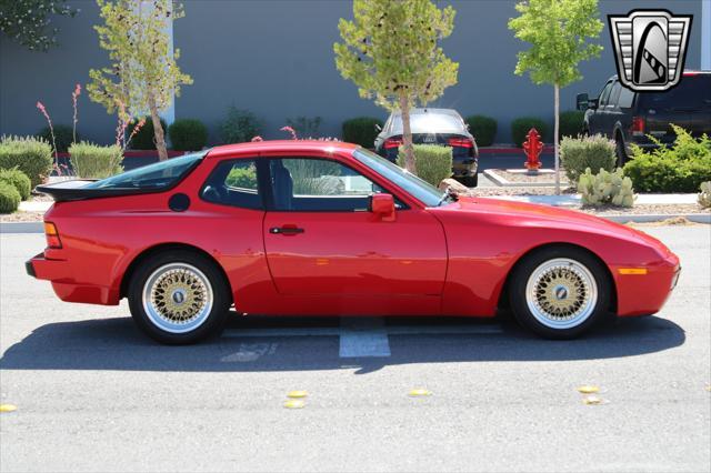 Photo of 1985 Red Porsche 944