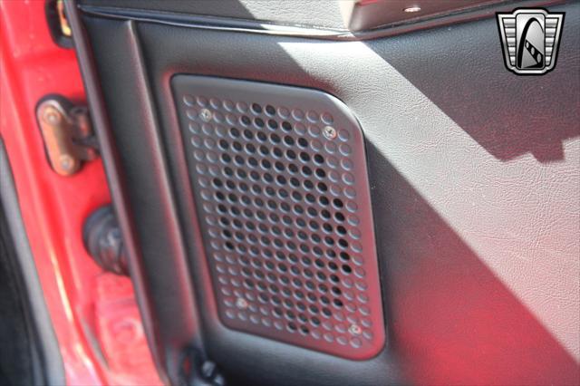 Photo of 1985 Red Porsche 944