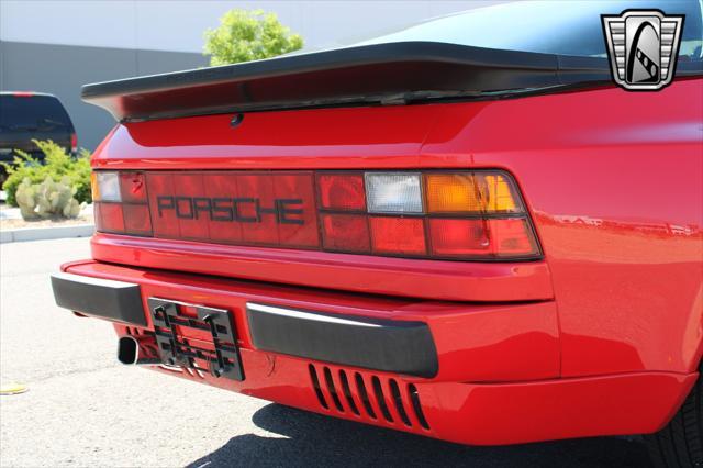 Photo of 1985 Red Porsche 944