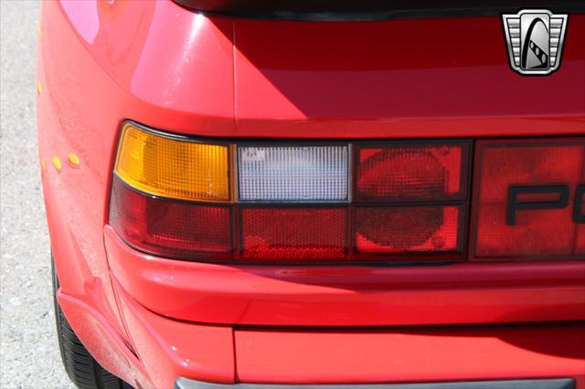 Photo of 1985 Red Porsche 944