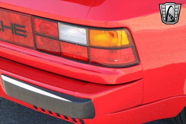 Photo of 1985 Red Porsche 944