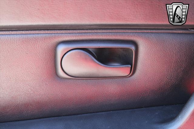 Photo of 1985 Red Porsche 944
