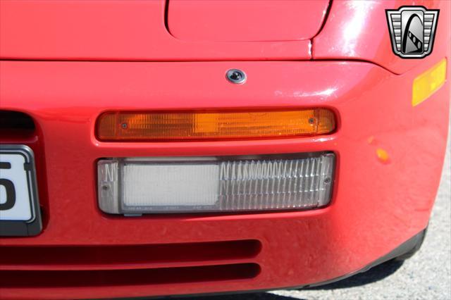 Photo of 1985 Red Porsche 944