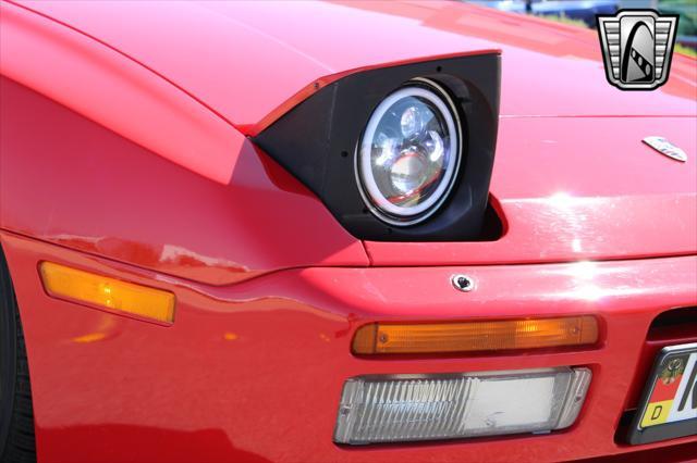 Photo of 1985 Red Porsche 944