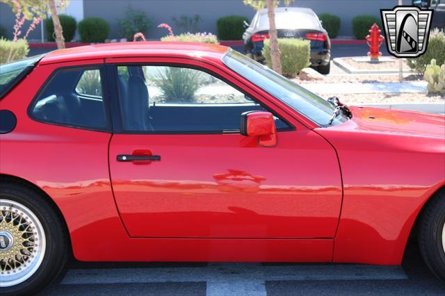 Photo of 1985 Red Porsche 944