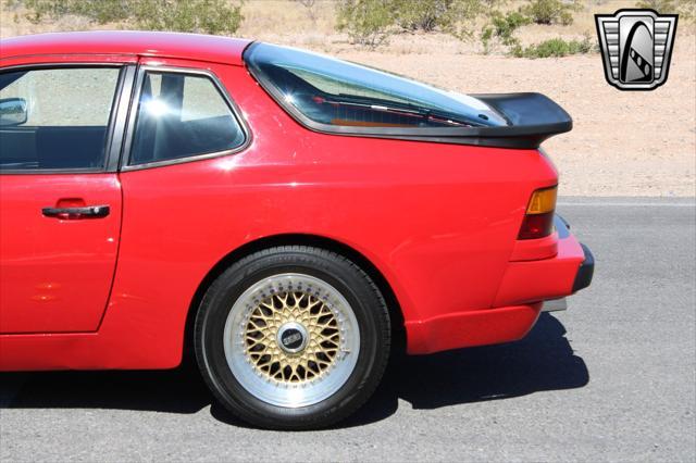 Photo of 1985 Red Porsche 944