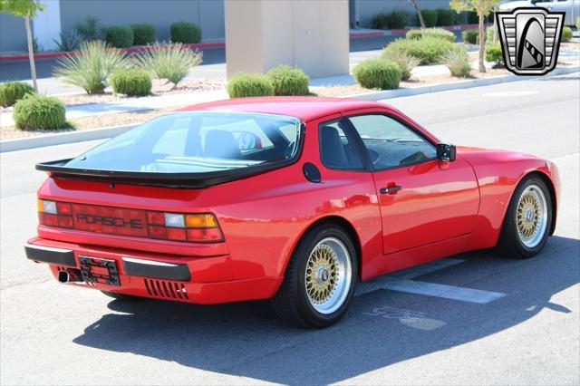 Photo of 1985 Red Porsche 944