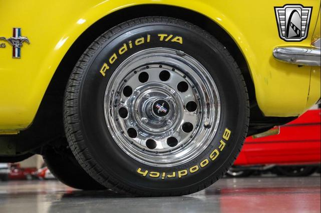 Photo of 1965 Yellow Ford Mustang