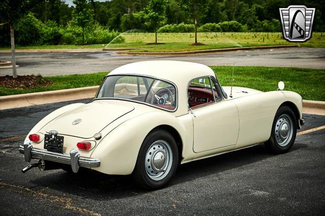 Photo of 1961 WHITE MG MGA