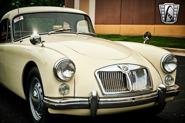 Photo of 1961 WHITE MG MGA