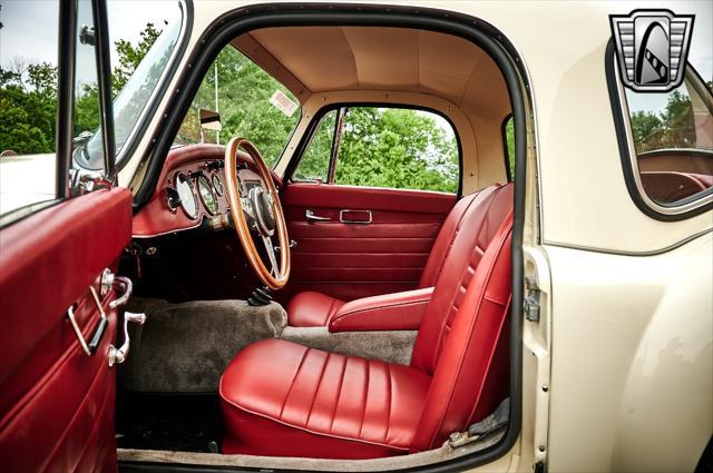 Photo of 1961 WHITE MG MGA