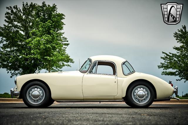Photo of 1961 WHITE MG MGA