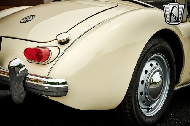 Photo of 1961 WHITE MG MGA
