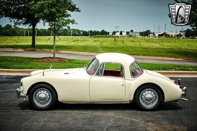 Photo of 1961 WHITE MG MGA