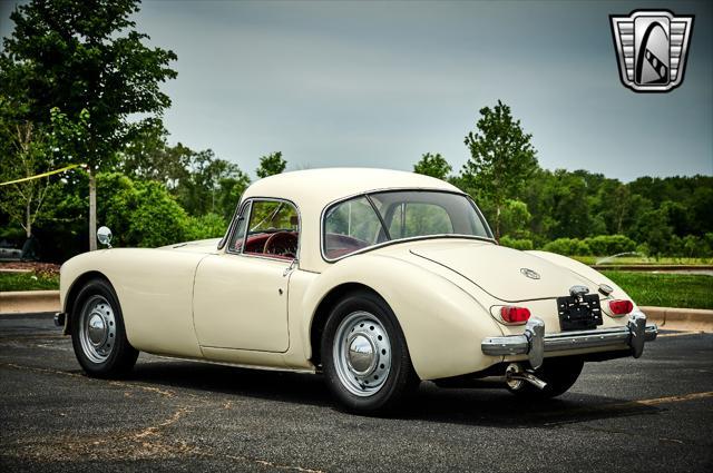 Photo of 1961 WHITE MG MGA