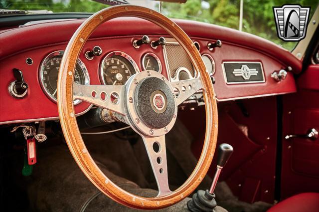 Photo of 1961 WHITE MG MGA